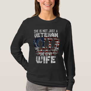 Veteran, hon är min amerikanska Flagga Veterans Da T Shirt