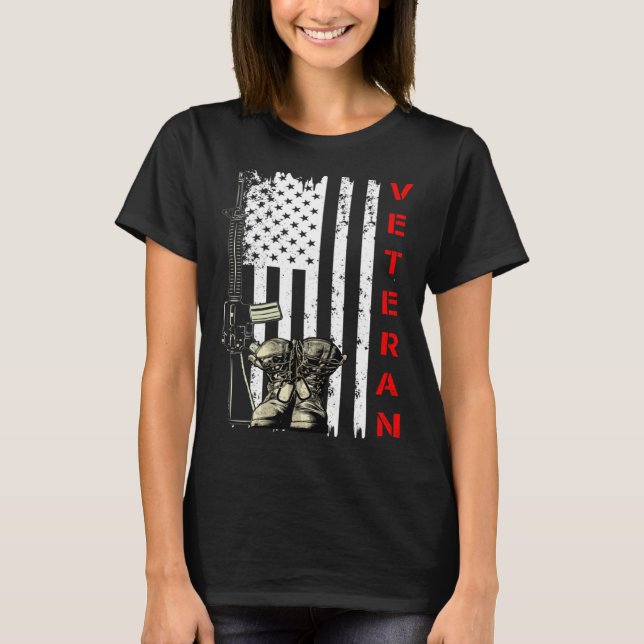 Veteran USA flagga Gun och Combat Boots US Veteran T Shirt (Framsida)