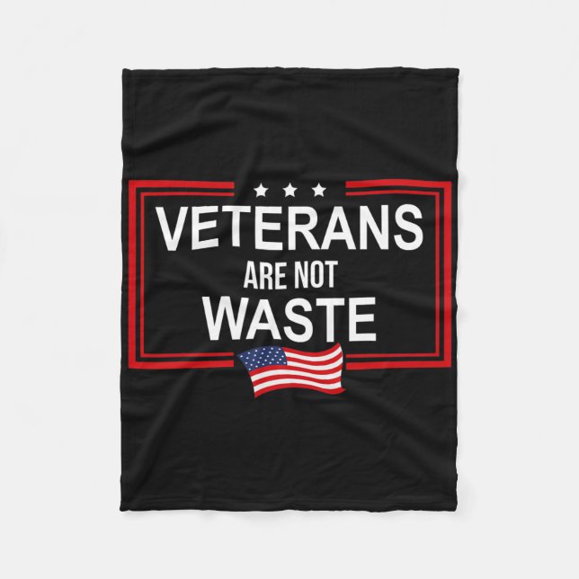 Veteraner Är Inte Slöseri Anti Trump Pro Veteraner Fleecefilt (Framsidan)