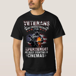 Veteraner för superhjältar är upptagna i Cinemas T Shirt