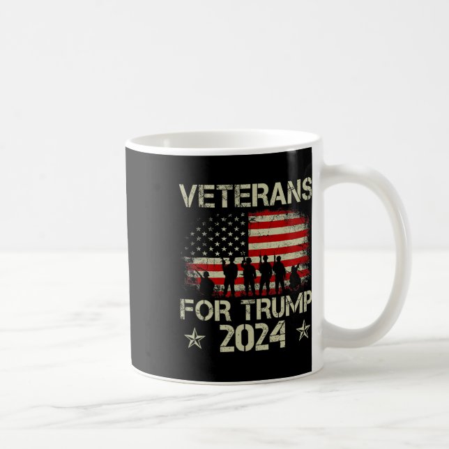 Veteraner for Trump 2024 American Flagga 4:e juli Kaffemugg (Höger)