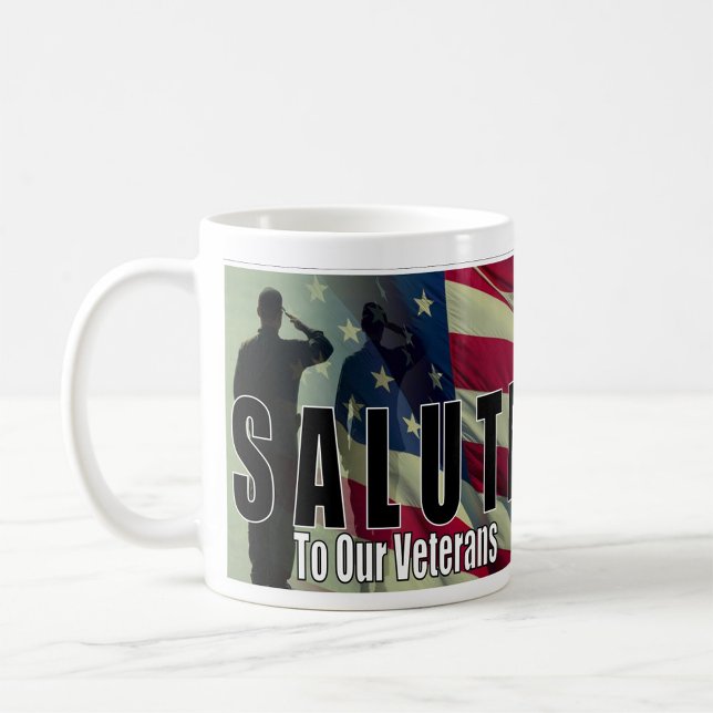 Veteraner Kaffemugg (A dynamic close-up of a coffee mug featuring a bold design that reads 'SALUTE To Our Veterans.)
