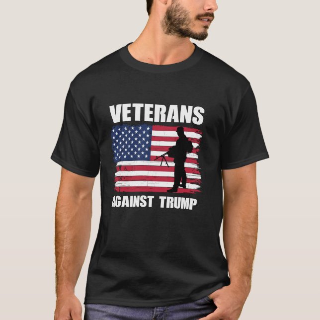 Veteraner mot Trump Militär Vet American Flagga T Shirt (Framsida)