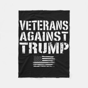 Veteraner mot trumpantirasismen i USA:s militära V Fleecefilt