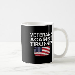 Veteraner mot trumpetera militärvalen mot T Kaffemugg