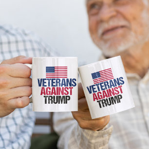 Veteraner mot trumpump kaffemugg