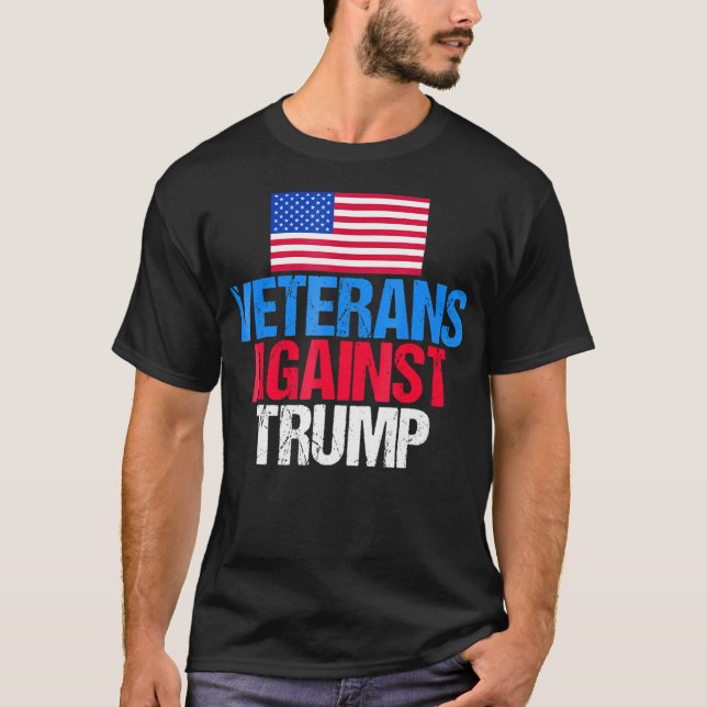 Veterans against Donald Trump T Shirt (Framsida)