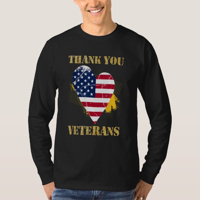 Veterans Day with American flag for Men Dad Women  T Shirt (Framsida)