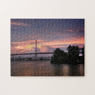 Veterans Glass City Skyway Bridge vid Sunset Pussel