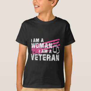 Veteransk kvinnlig Rosa USA flagga Veterans Day T Shirt