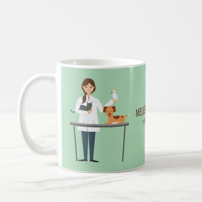 Veterinär Kvinna Med Djur och Anpassad Text Kaffemugg (Vänster)