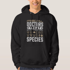 Veterinär Real Läkare behandlar fler än en art Hoodie