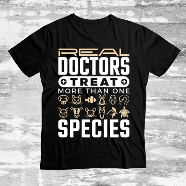 Veterinär Real Läkare behandlar fler än en art T Shirt (Skapare uppladdad)