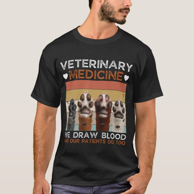 Veterinärmedicin Vi ritar blod och våra patienter T Shirt (Framsida)