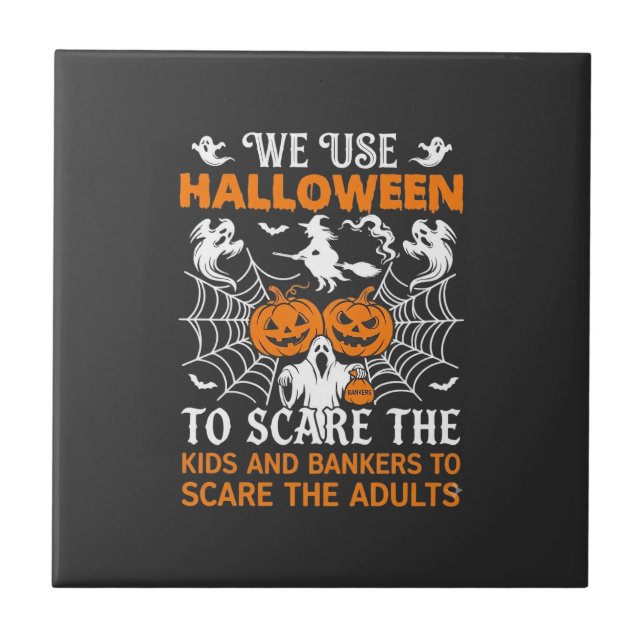 Vi Använder Halloween Skrämma Spökpumpor Häxa Spin Kakelplatta (Framsidan)