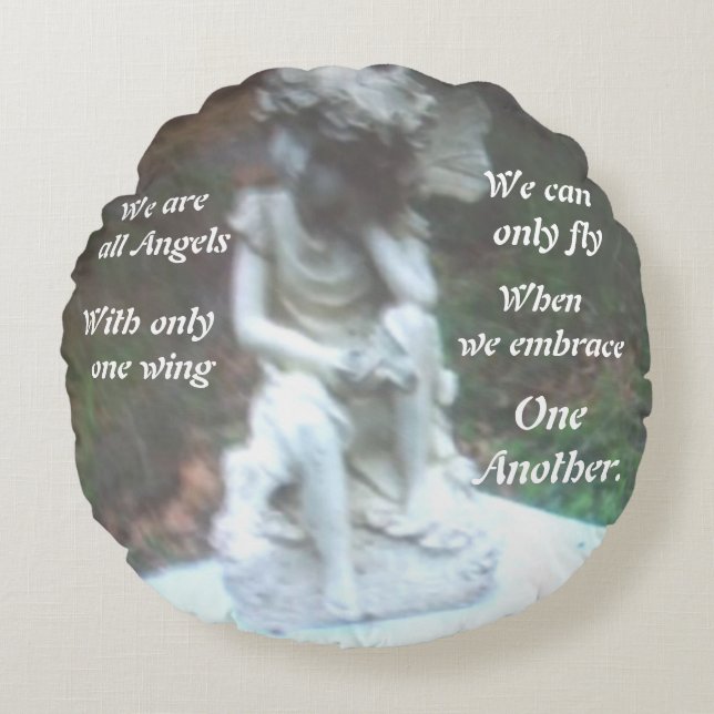 VI ÄR ALLA ÄNGLAR RUNDA Pillow Rund Kudde (Framsidan)