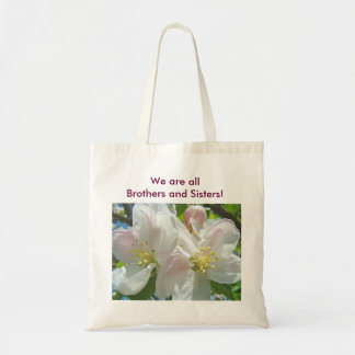 Vi är alla bröder och systrar! Tote bag Blossoms Tygkasse