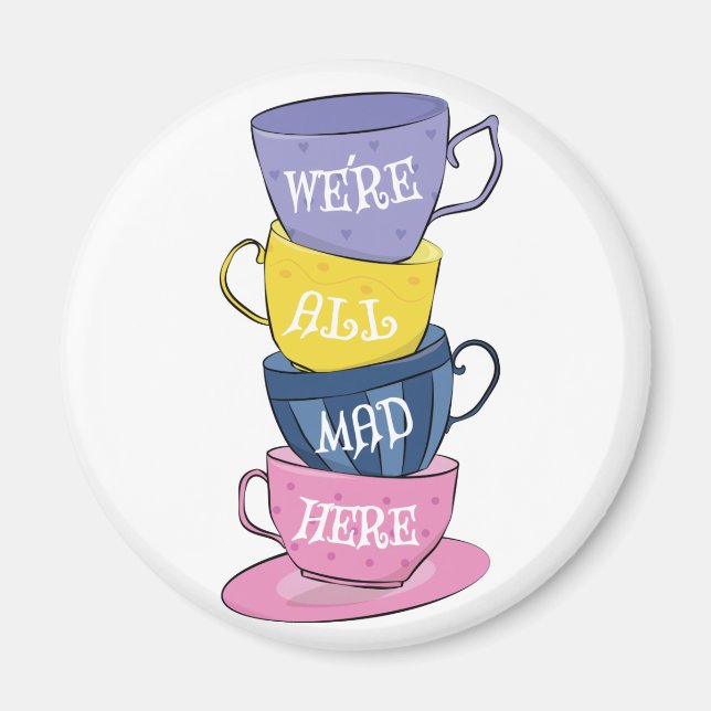 Vi är alla här - Mad Tea Party Kopp Magnet (Framsidan)