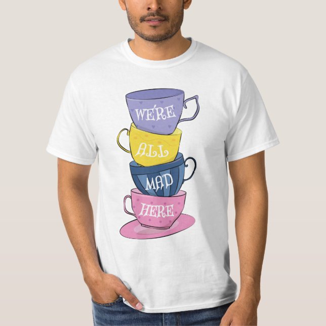 Vi är alla här - Mad Tea Party Kopp T Shirt (Framsida)