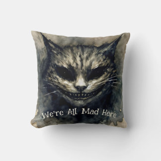 Vi är alla här, Sinister Cat Smiling Kudde