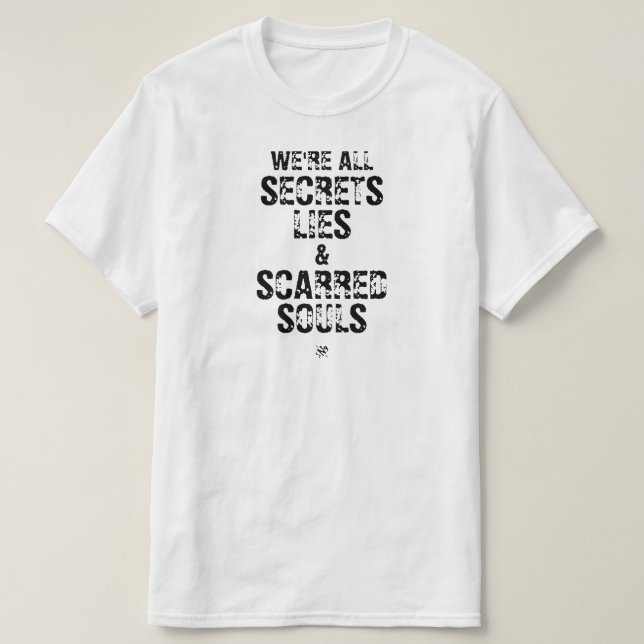 Vi är alla hemligheter, lögner & ärrade själar t shirt (Design framsida)