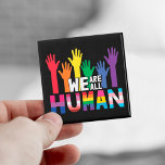 Vi är alla mänskliga regnbåge händer magnet<br><div class="desc">Sprid lite jämlikhet och visa världen att du är en stolt LGBTQ-samhällsmedlem eller att du stöder HBT-gruppen med denna färgstarka gay pride-medvetandehöjande magnet som illustrerar händer i regnbåge med färgaden "Vi är alla människor".</div>