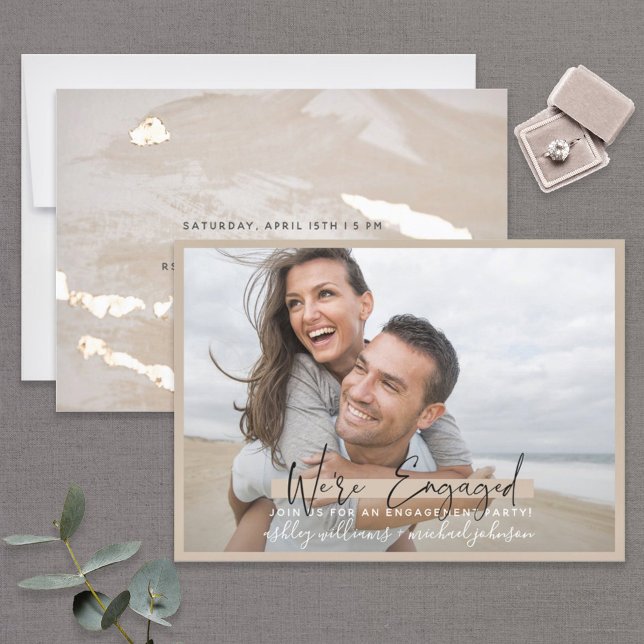 Vi är engagerad i Calligraphy  Guld Förlovning Inbjudningar (Skapare uppladdad)