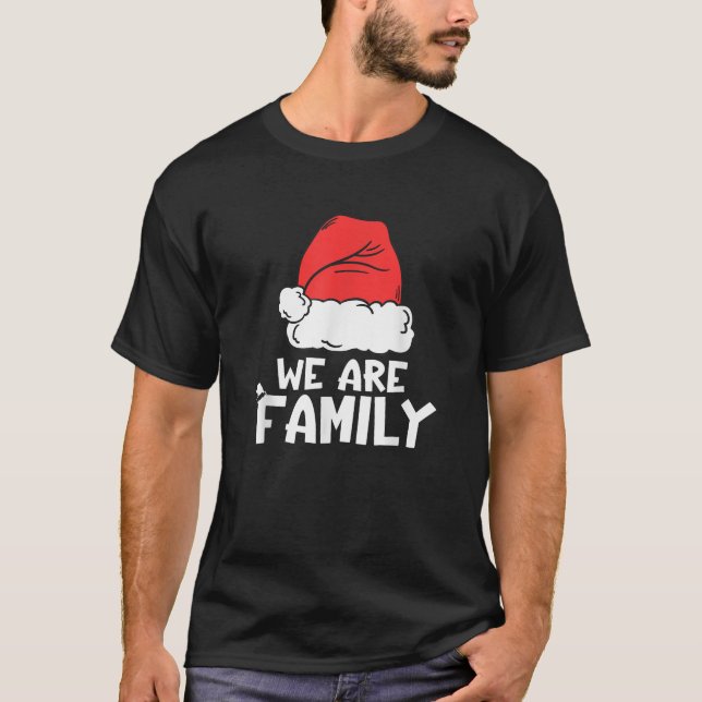 Vi är familjens Julafton Santa Funny Julmatchning T Shirt (Framsida)