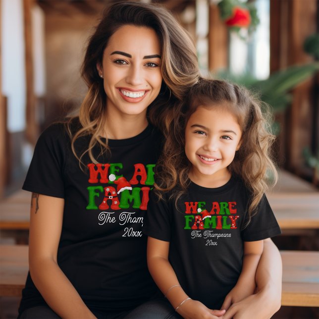 Vi är familjens Personlig som matchar jul 2023 T Shirt (Skapare uppladdad)