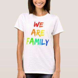 Vi är familjerättslig solskensadoptionsdesign t-shirt
