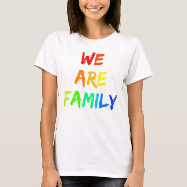 Vi är familjerättslig solskensadoptionsdesign t-shirt (Framsida)