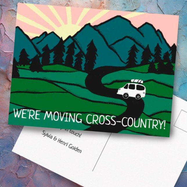 Vi är Flytta Van Mountains Vanlife Sunrise Vykort (Let people know you are moving with this cute van in the mountains custom postcard)