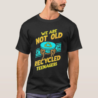 Vi är inte gamla, vi är återvinna tonåringar i Man T Shirt