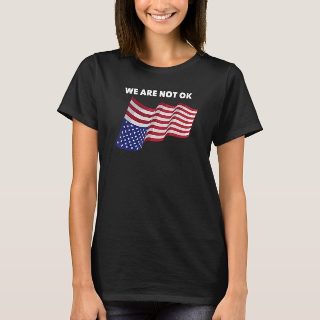 Vi är inte OK USA flagga uppströms T Shirt (Framsida)