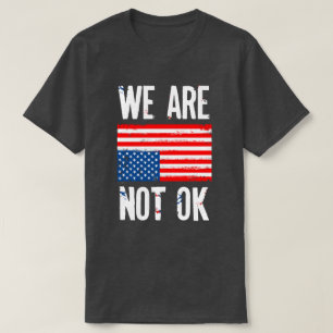 Vi är inte okej uppe i den amerikanska Flagga T Shirt