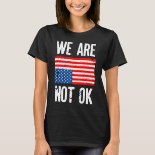 Vi är inte okej uppe i den amerikanska Flagga T Shirt