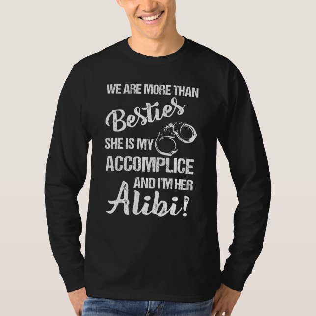 Vi är mer än Besseringar.. Hon är min komplimang. T Shirt (Framsida)