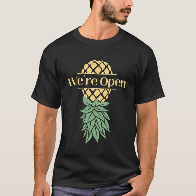 Vi är öppna swingers. t shirt (Framsida)