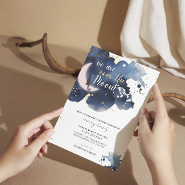 Vi är över babyduschen i måne inbjudningar