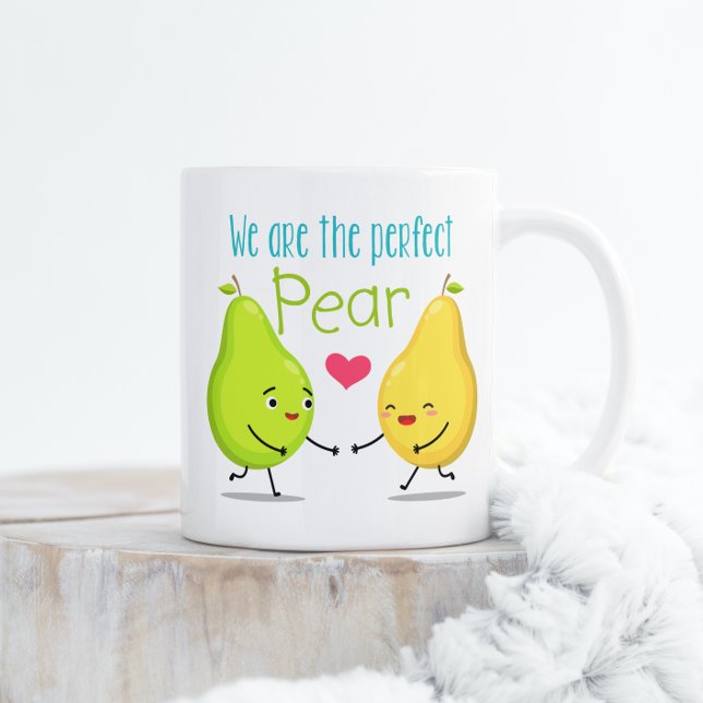Vi är Perfekten Pear | VALENTINES DAY | KÄRLEK Kaffemugg (Skapare uppladdad)