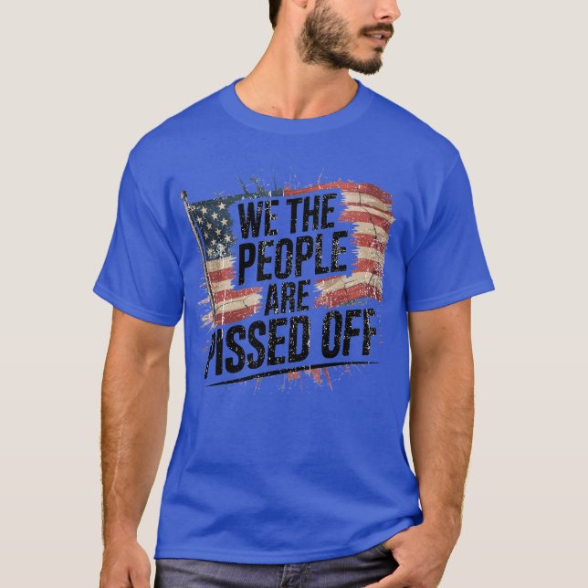 VI ÄR PISSERADE AV FOLKET T SHIRT (Framsida)