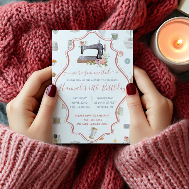 Vi är så exalterade!  Sy-tema födelsedagsfest Inbjudningar (Skapare uppladdad)