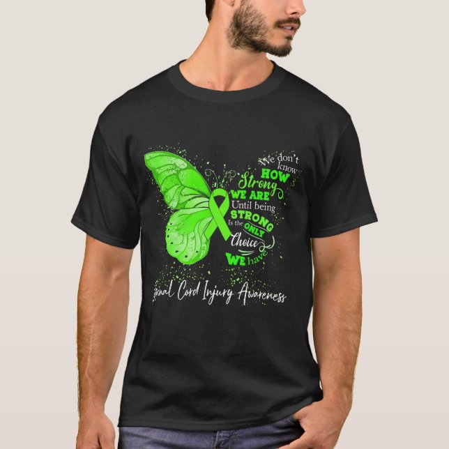 Vi är starka tills vi är hemlösa.. t shirt (Framsida)
