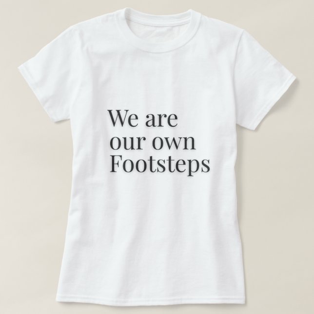 Vi är våra egna fotspår Citat – T Shirt (Design framsida)