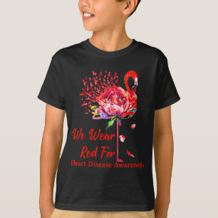 Vi bär rött för hjärtsjukdom medvetenhet Flamingo T Shirt
