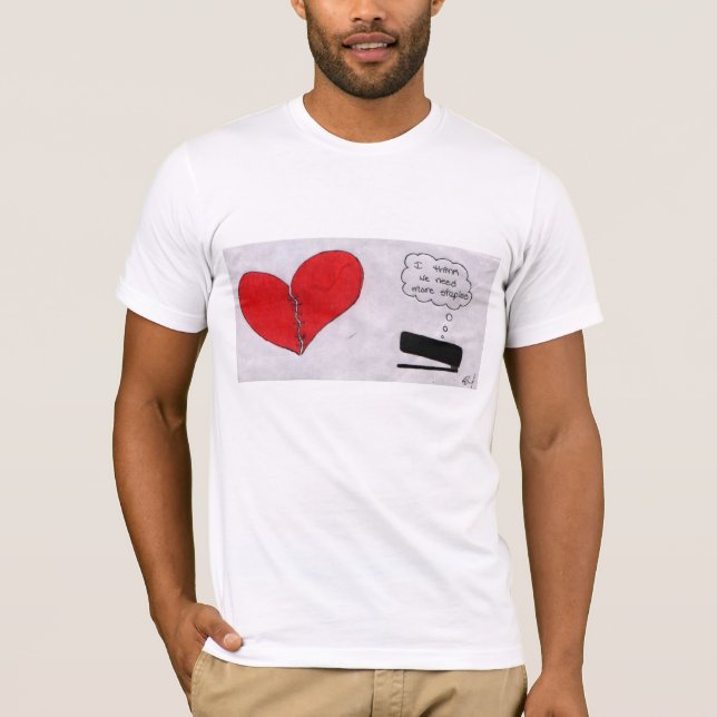 vi behöver mer häftklammer tee shirt (Framsida)