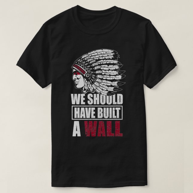 Vi borde ha Byggt en murshugga. T Shirt (Design framsida)