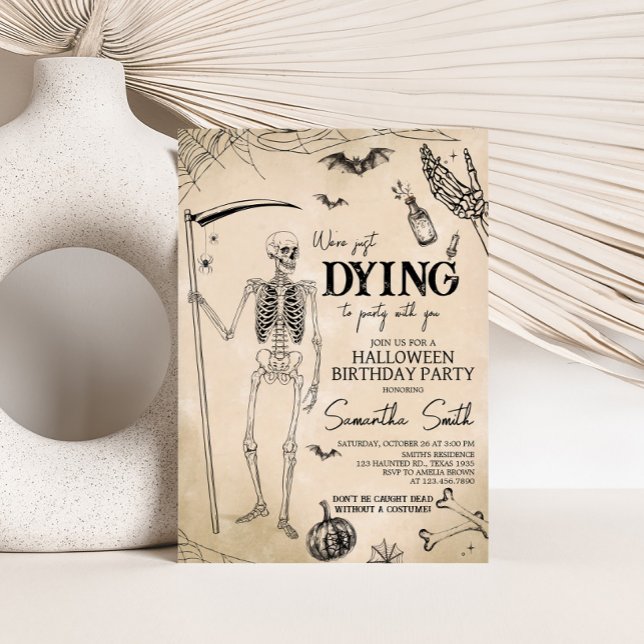 Vi dör till Party Halloween Födelsedagsfest Inbjudningar (We're Dying to Party Skull Birthday Halloween Invitation)