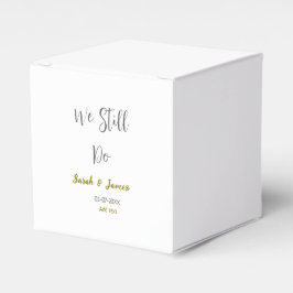 Vi firar fortfarande bröllop-årsdagen av grått gul presentaskar