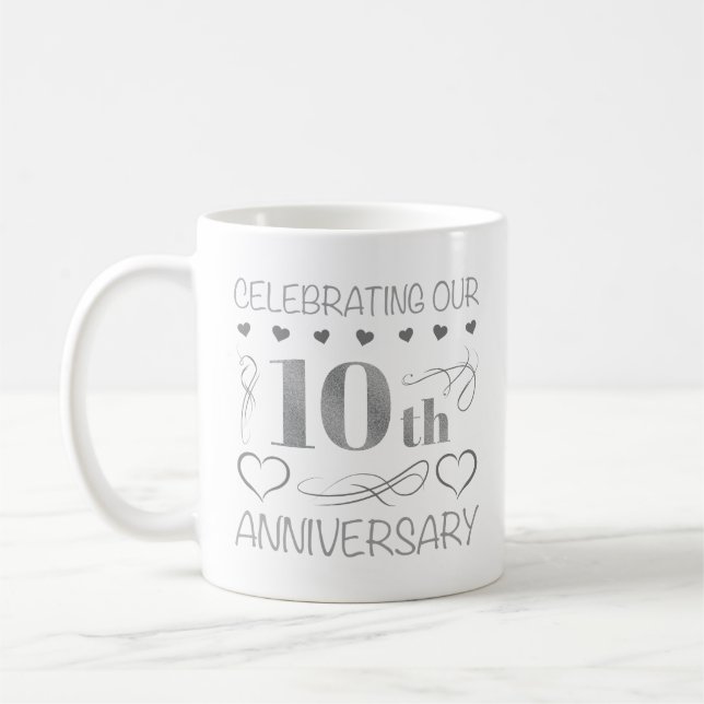 Vi firar vår tioårsdag kaffemugg (Vänster)